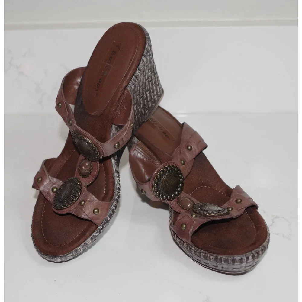 BareTraps‎ Woman's Size 6.5 Sedona Brown Leather Wedge Sandals Medallion Boho